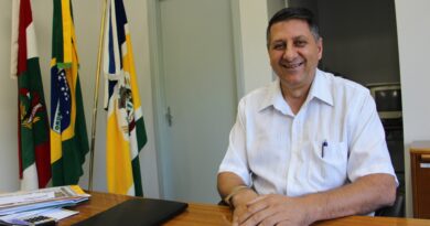 Prefeito em exercício Nadaleti viaja a Florianópolis para participar de escolha da nova diretoria da Fecam e captar recursos, junto a Secretaria de Estado de Agricultura.