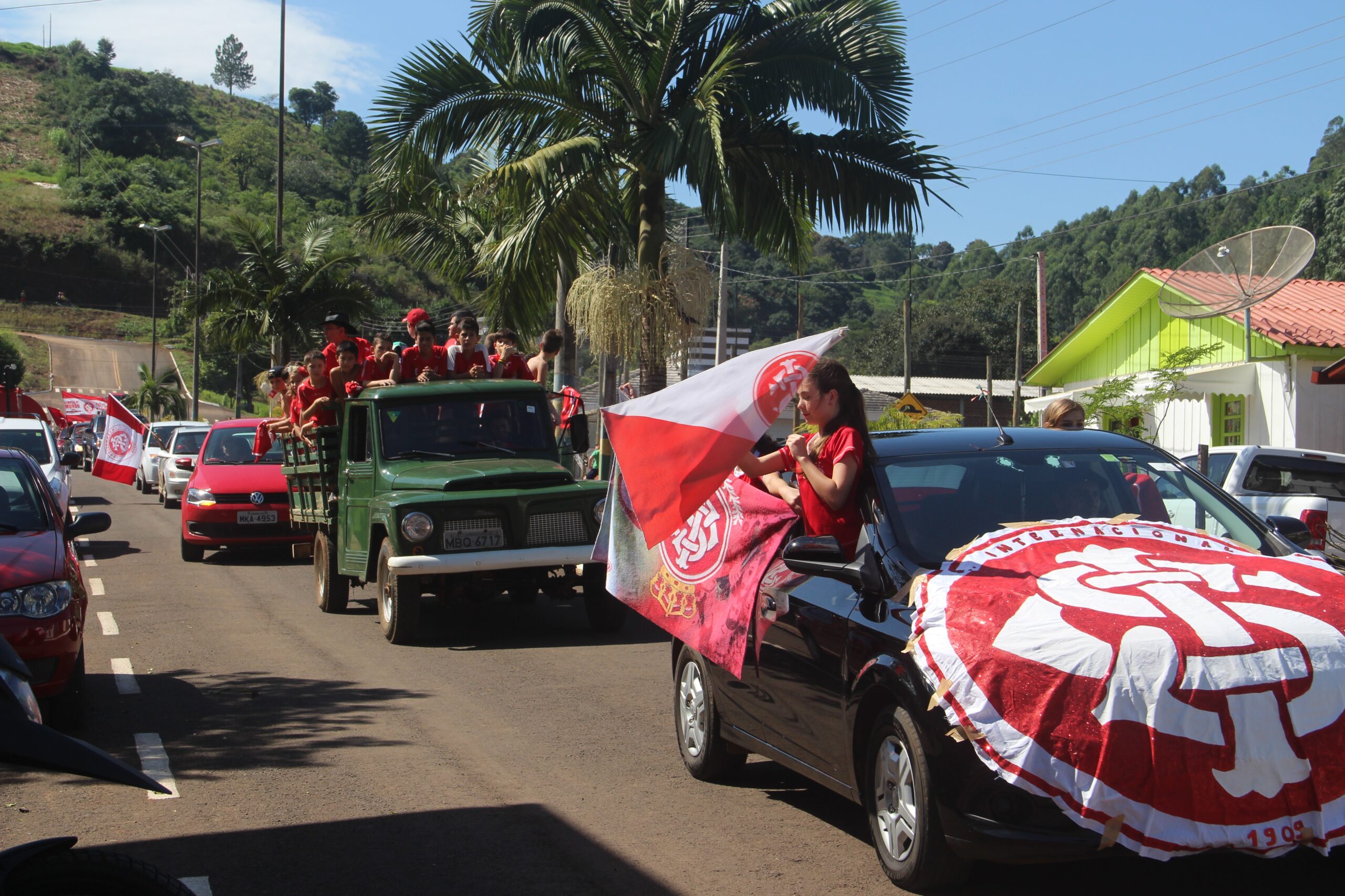 Colorados de Jardinópolis e de municípios vizinhos festejam feitos históricos do clube.