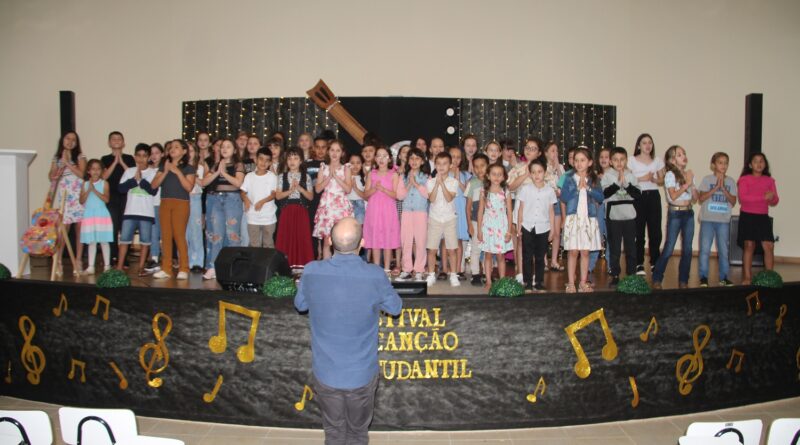 Escola Nucleada promoveu Festival da Canção Estudantil